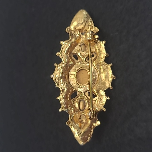 Elegant Gold and Red Gem Brooch - Picture 2 of 4
